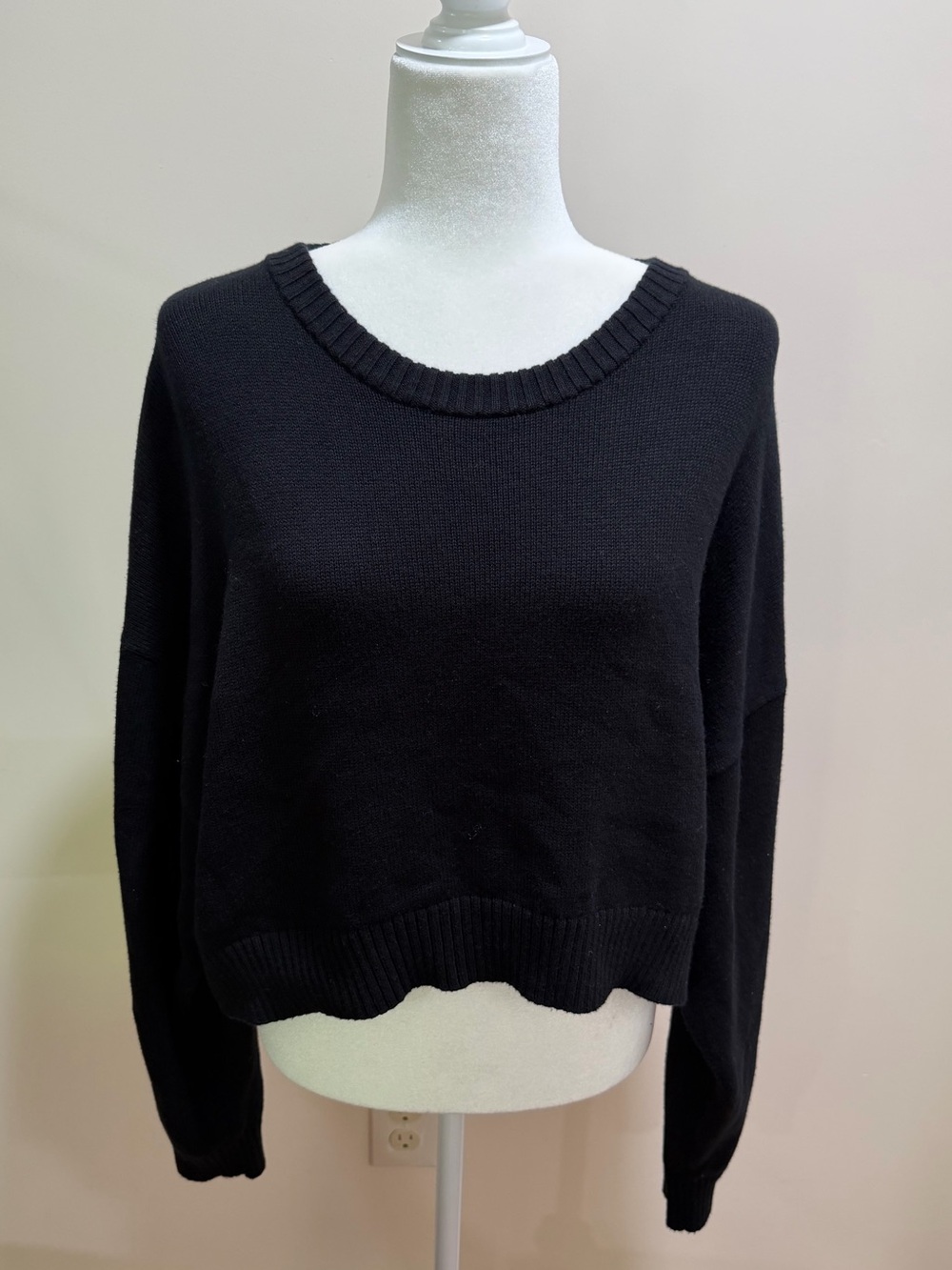 NWT Aritzia Sunday Best Black Cotton Cashmere Blend Peggy Cropped Sweater Sz. L